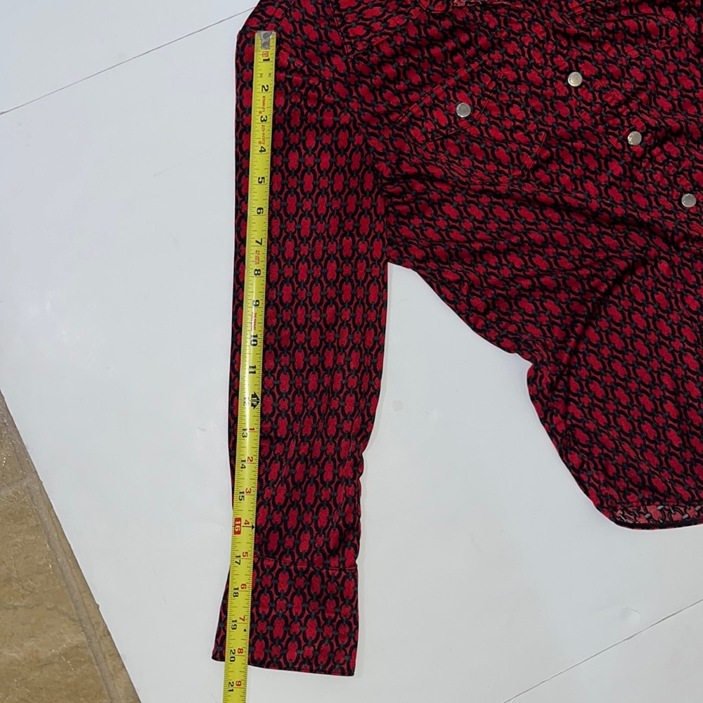MISS TINA silver snap closure blouse. Large 12/14 Ruby w/ Geo Chain pattern - Picture 7 of 9